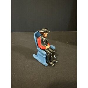 Vintage Amish Man In Rocking Chair Salt & Pepper Shakers Cast Iron